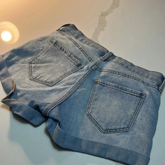 Old Navy light Wash denim shorts. Size  0 - Picture 4 of 7